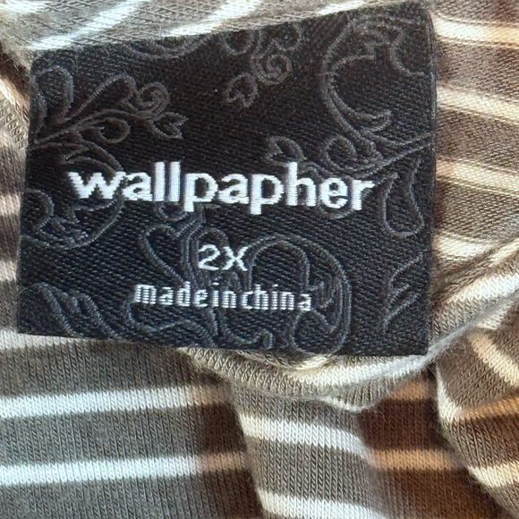 Wallpapher Gray White Striped Bell Sleeve Keyhole Top 2X - Picture 12 of 12